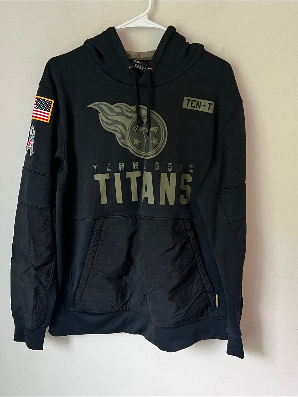 Tennessee Titans NFL Salute to Service On Field Black Camo Hoodie, size L ➕
